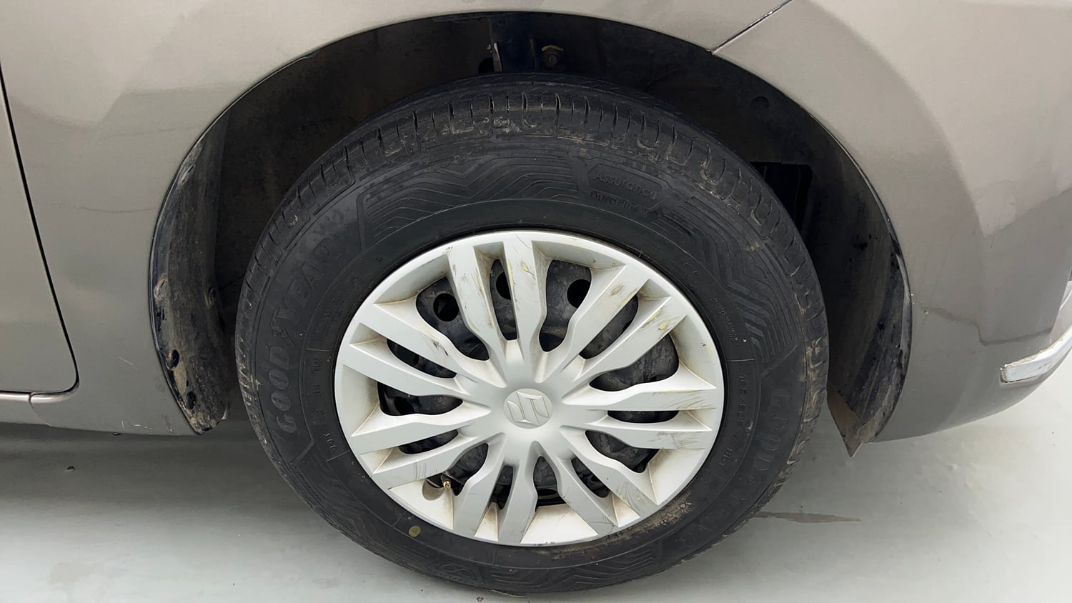 Used 2018 Maruti Suzuki Dzire VXi AMT Petrol Automatic tyres RIGHT FRONT TYRE RIM VIEW