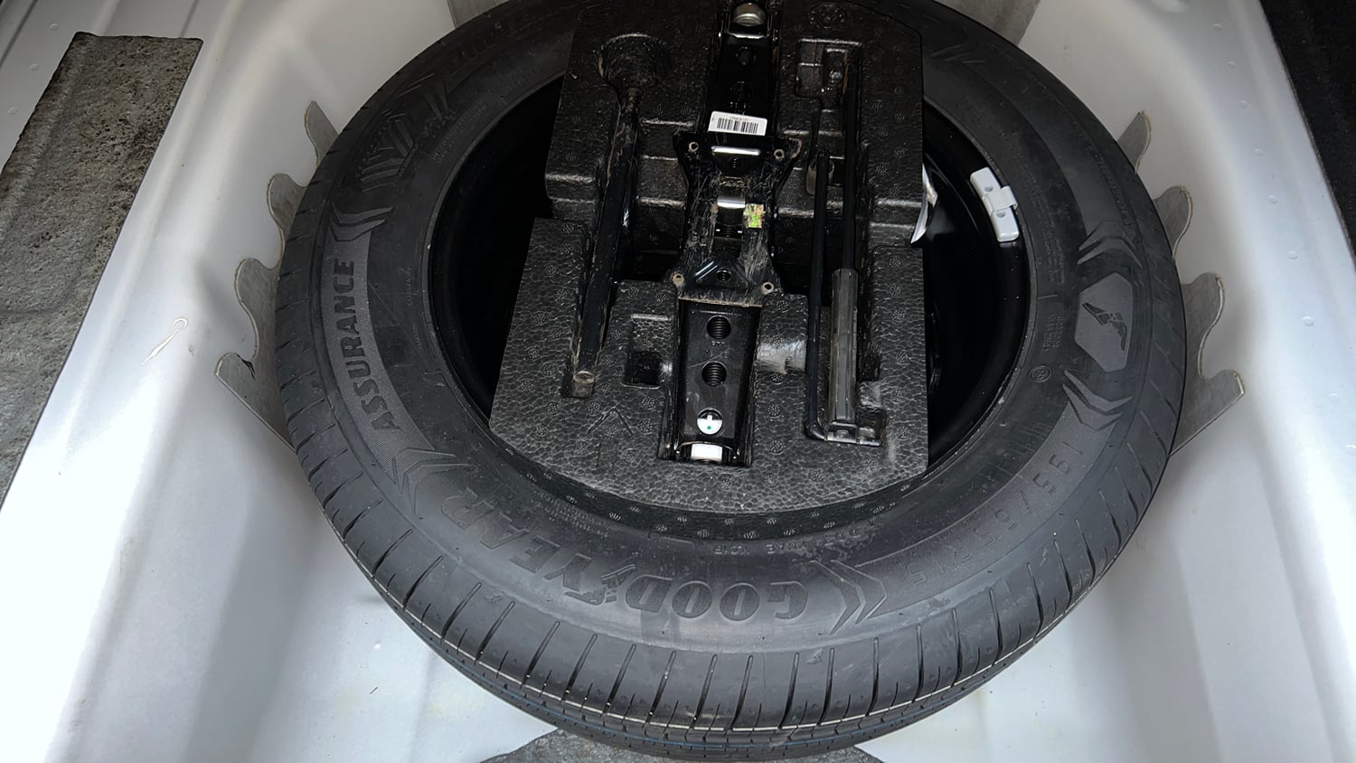Used 2022 Volkswagen Virtus Highline 1.0 TSI AT Petrol Automatic tyres SPARE TYRE VIEW