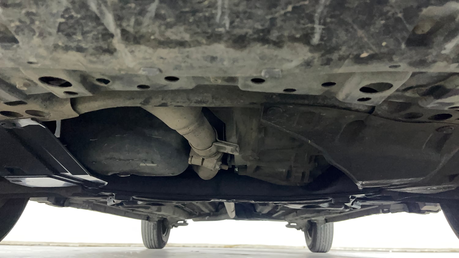 Used 2015 Maruti Suzuki Swift VDi Diesel Manual extra FRONT LEFT UNDERBODY VIEW