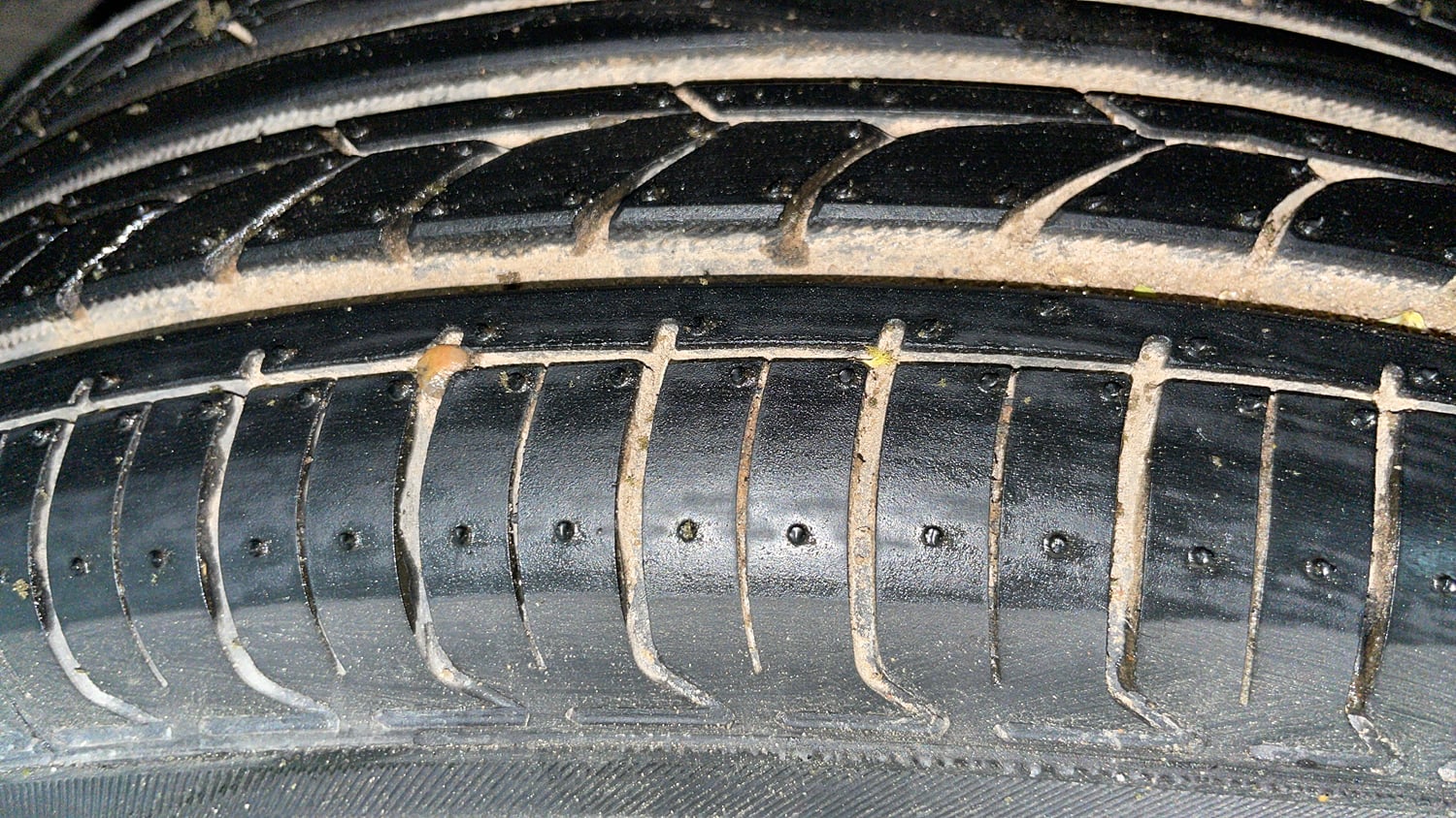Used 2016 Maruti Suzuki Baleno Delta 1.2 Petrol Manual tyres LEFT FRONT TYRE TREAD VIEW