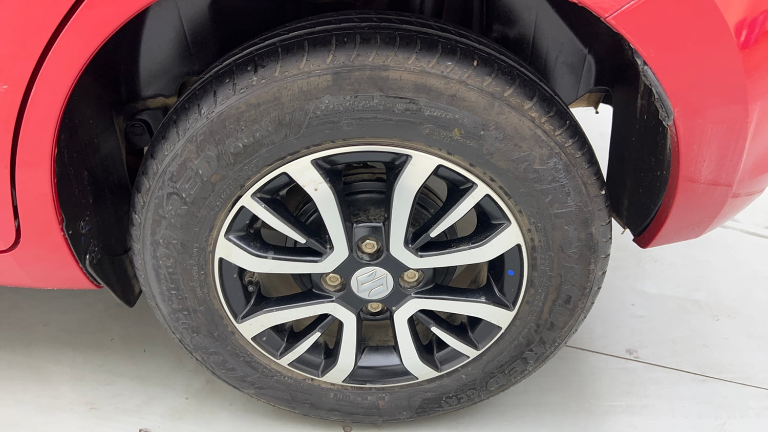 Used 2024 Maruti Suzuki Swift VXi (O) AMT Petrol Automatic tyres LEFT REAR TYRE RIM VIEW