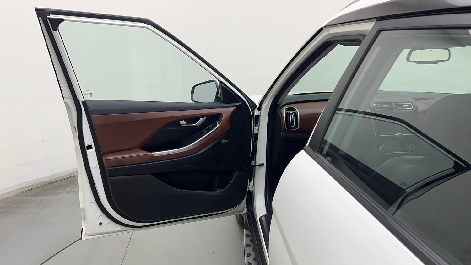 Used 2022 Hyundai Alcazar Signature (O) 6 STR 2.0 Petrol AT Petrol Automatic interior LEFT FRONT DOOR OPEN VIEW
