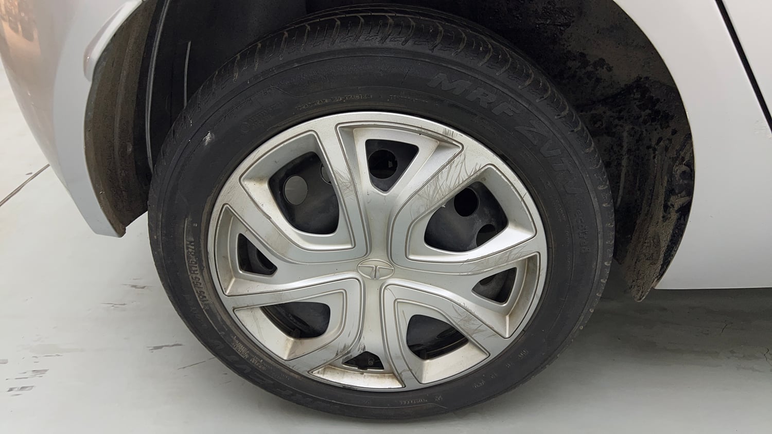 Used 2021 Tata Altroz XT Petrol Petrol Manual tyres RIGHT REAR TYRE RIM VIEW