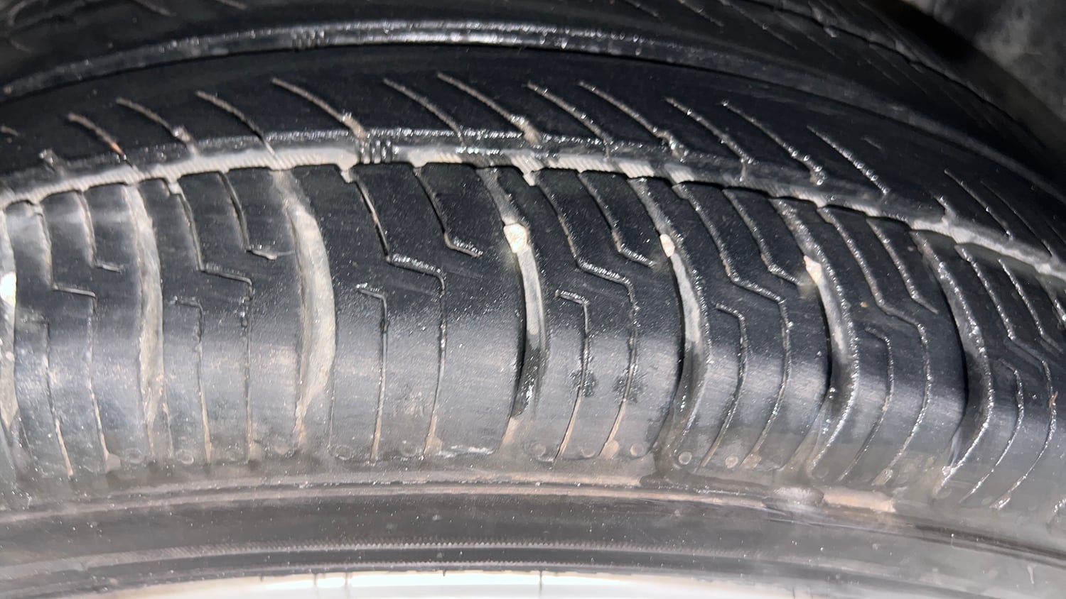 Used 2018 Maruti Suzuki Swift ZXi AMT Petrol Automatic tyres LEFT REAR TYRE TREAD VIEW