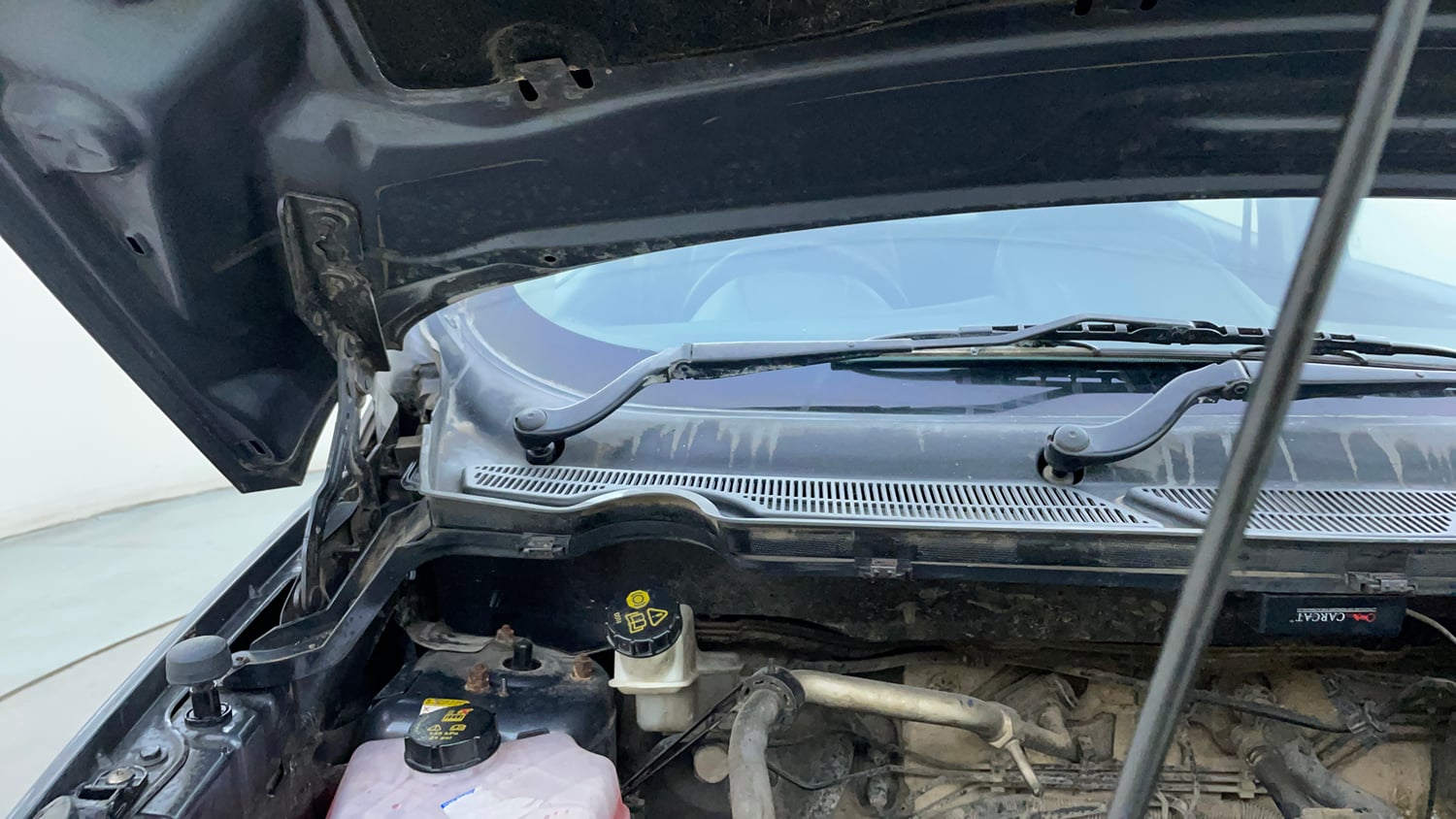 Used 2017 Ford EcoSport Titanium 1.5L Ti-VCT Petrol Manual engine ENGINE RIGHT SIDE HINGE & APRON VIEW