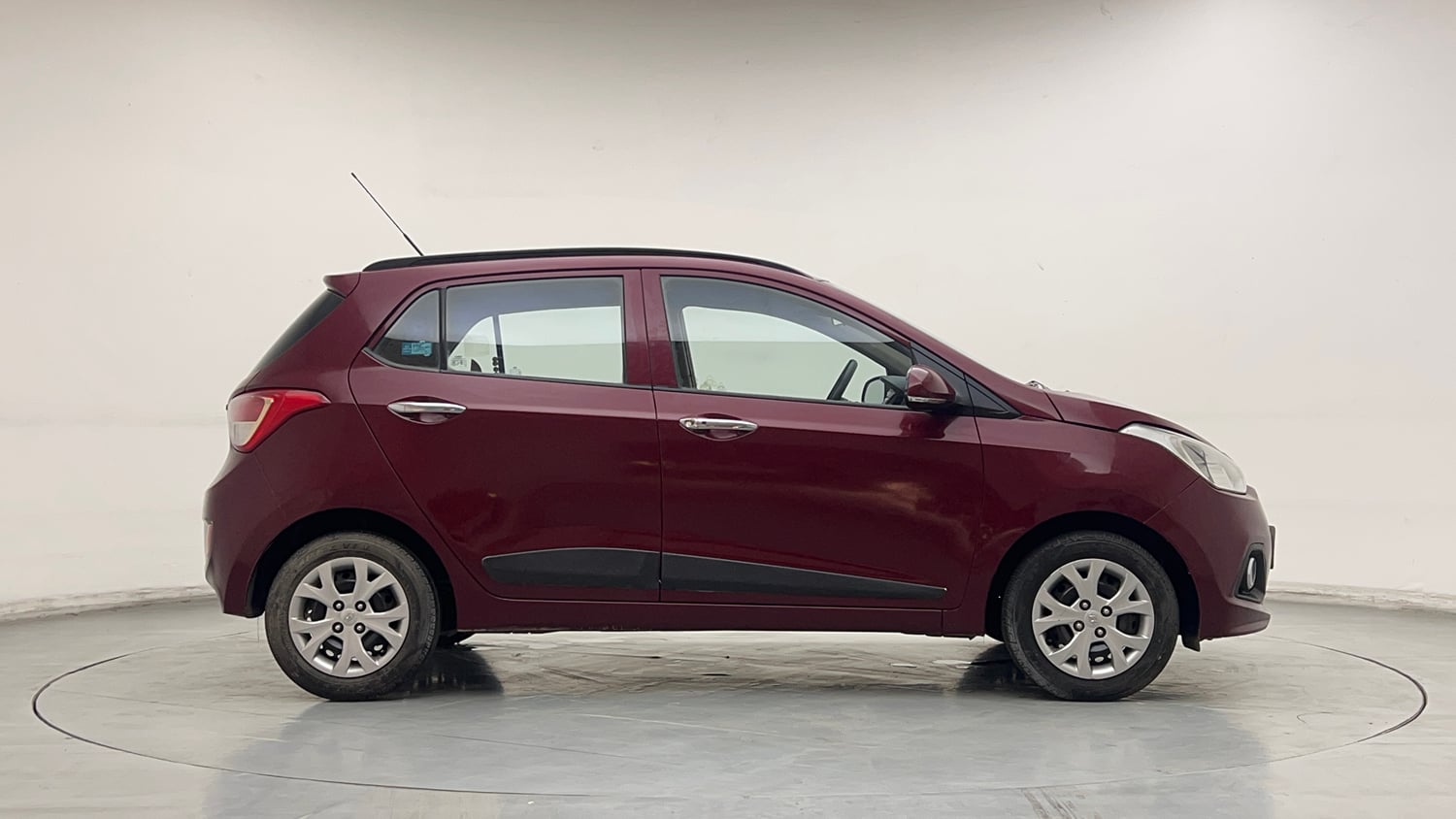 Used 2013 Hyundai Grand i10 Sportz 1.2 Kappa VTVT Petrol Manual exterior RIGHT SIDE VIEW