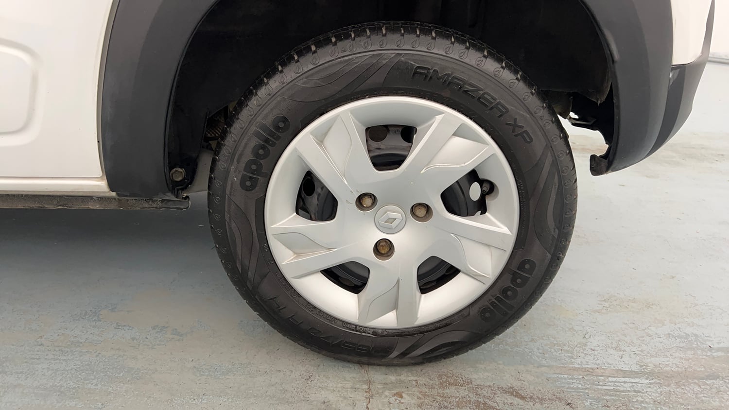 Used 2021 Renault Kwid RXT Petrol Manual tyres LEFT REAR TYRE RIM VIEW