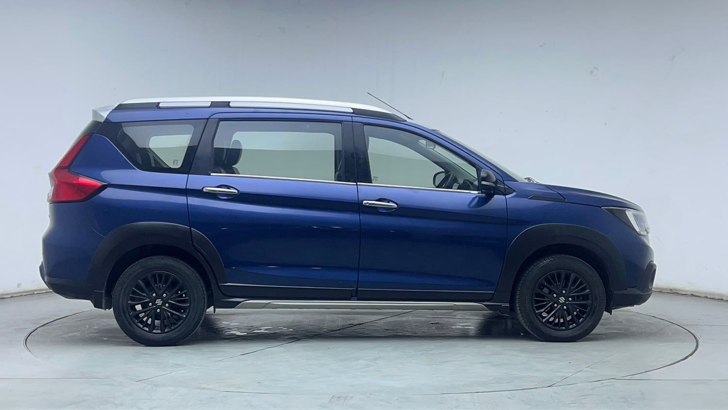 Used 2021 Maruti Suzuki XL6 Alpha AT Petrol Petrol Automatic exterior RIGHT SIDE VIEW
