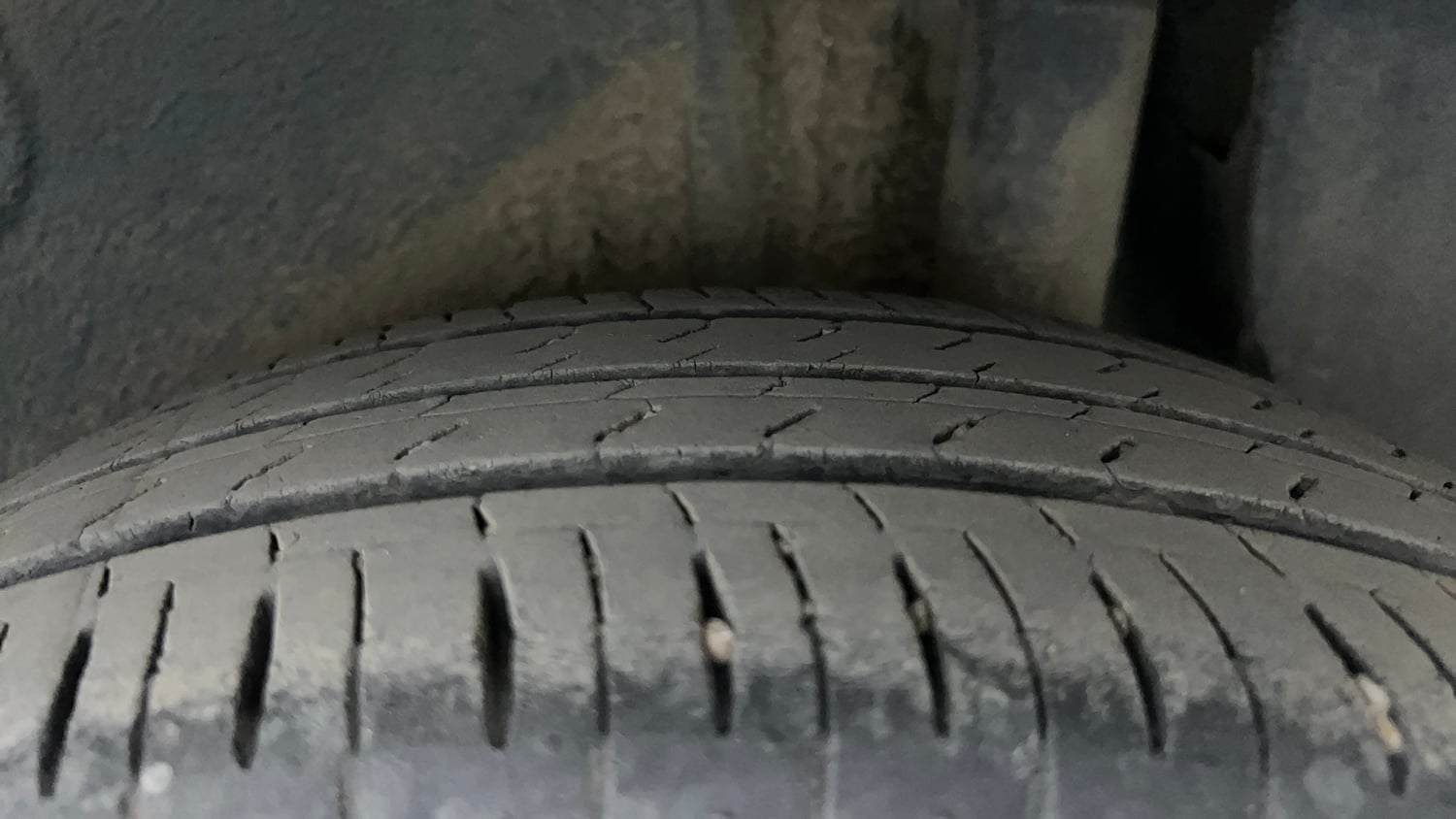 Used 2023 Maruti Suzuki Ignis Zeta 1.2 AMT Petrol Automatic tyres LEFT REAR TYRE TREAD VIEW