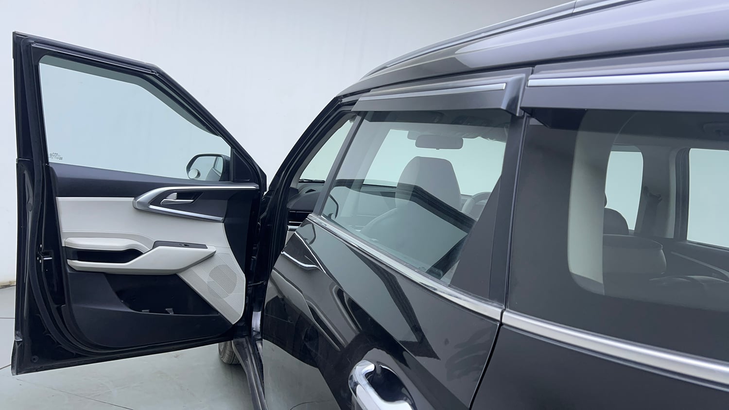 Used 2023 Kia Carens Prestige Plus 1.5 Diesel MT 7 STR Diesel Manual interior LEFT FRONT DOOR OPEN VIEW
