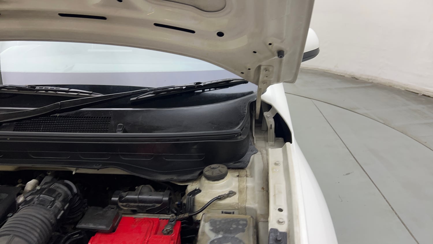 Used 2019 hyundai Venue SX 1.0 (O) Turbo Petrol Petrol Manual engine ENGINE LEFT SIDE HINGE & APRON VIEW