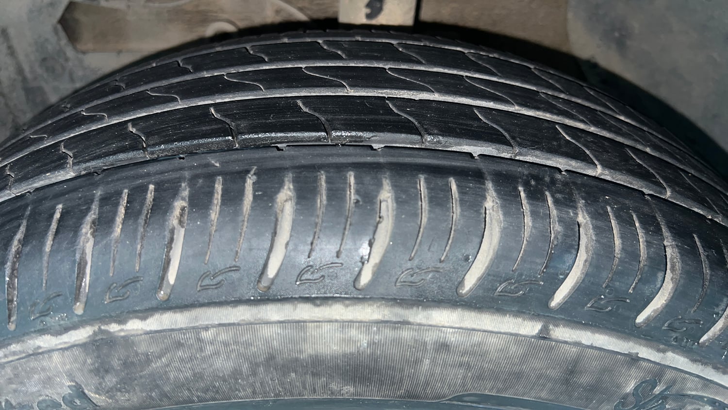 Used 2017 Maruti Suzuki Vitara Brezza VDi (O) Diesel Manual tyres LEFT FRONT TYRE TREAD VIEW