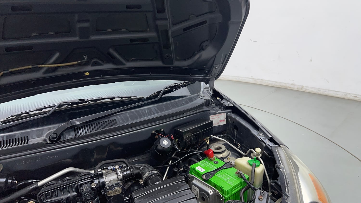 Used 2020 Maruti Suzuki Alto 800 LXi Petrol Manual engine ENGINE LEFT SIDE HINGE & APRON VIEW