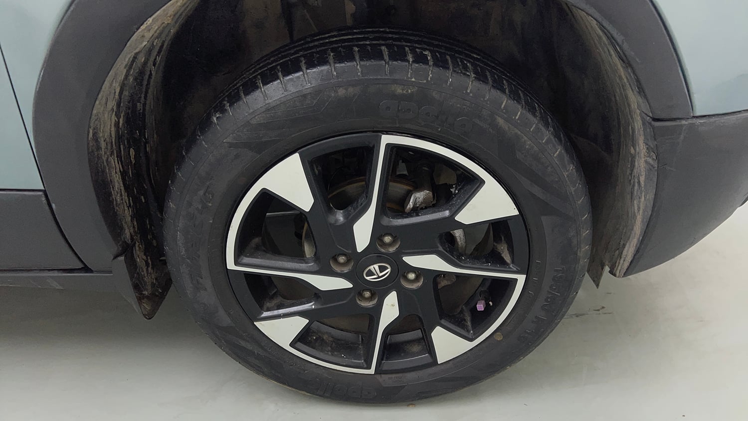 Used 2022 Tata Punch Accomplished MT Petrol Manual tyres RIGHT FRONT TYRE RIM VIEW