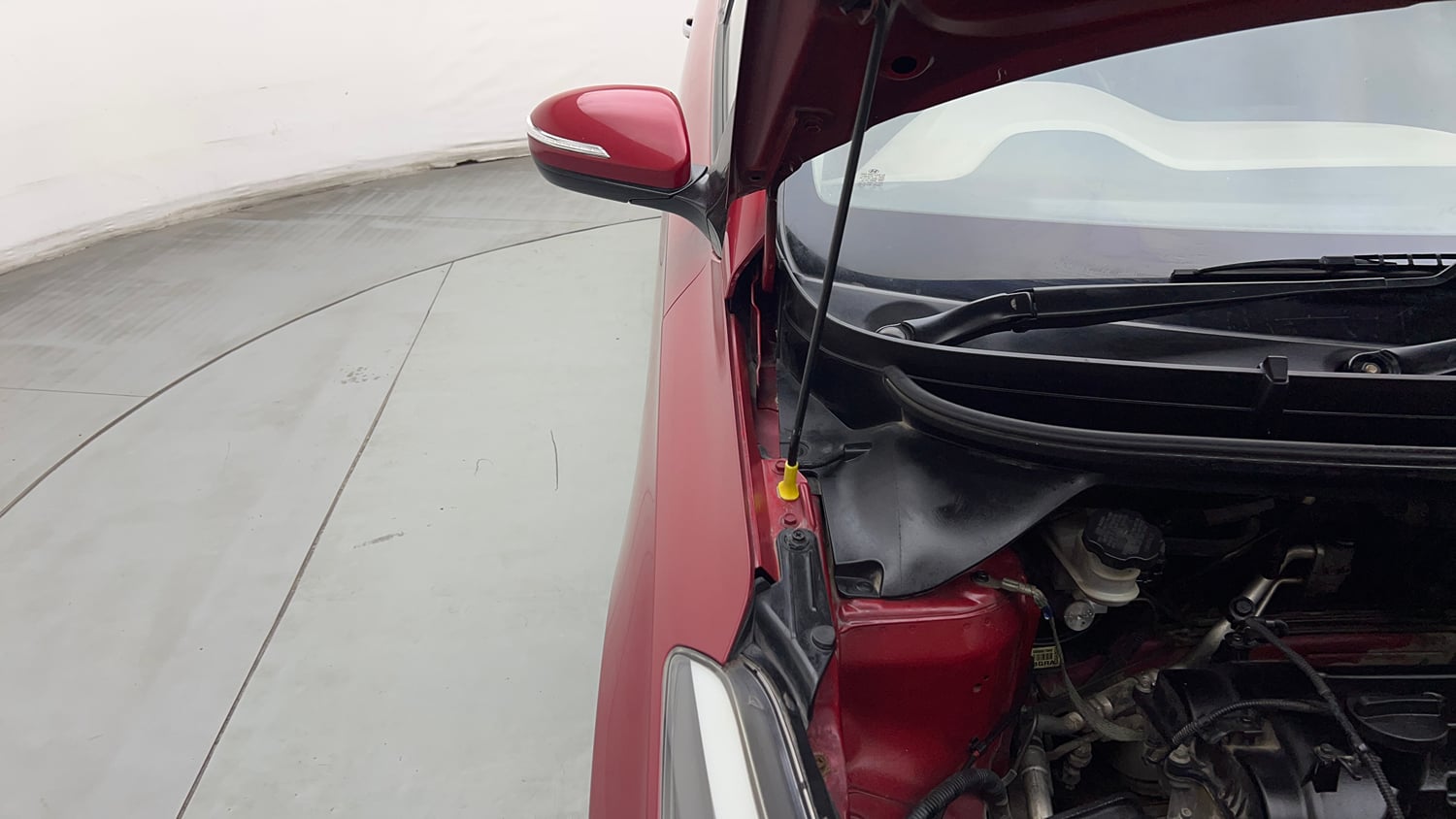 Used 2015 Hyundai Elite i20 Asta 1.2 Petrol Manual engine ENGINE RIGHT SIDE HINGE & APRON VIEW