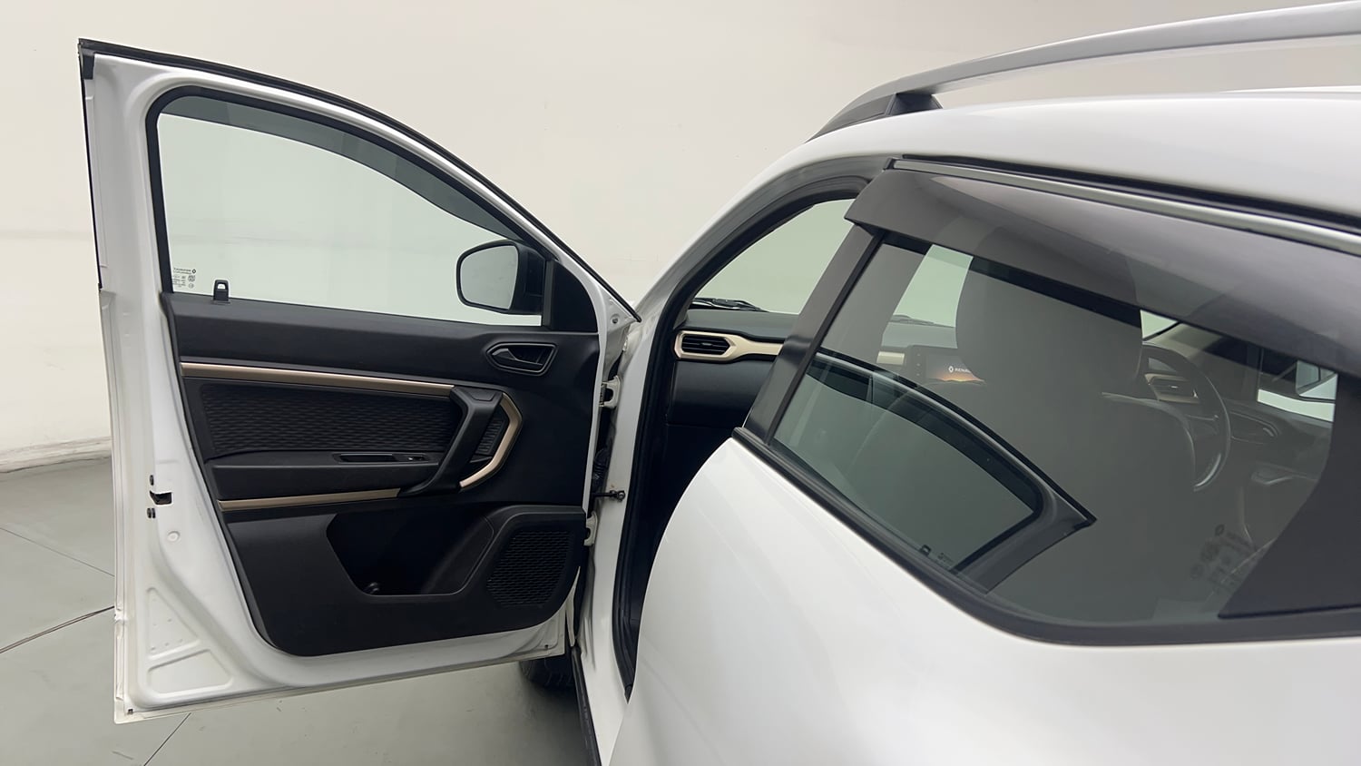 Used 2022 Renault Kiger RXT MT Petrol Manual interior LEFT FRONT DOOR OPEN VIEW