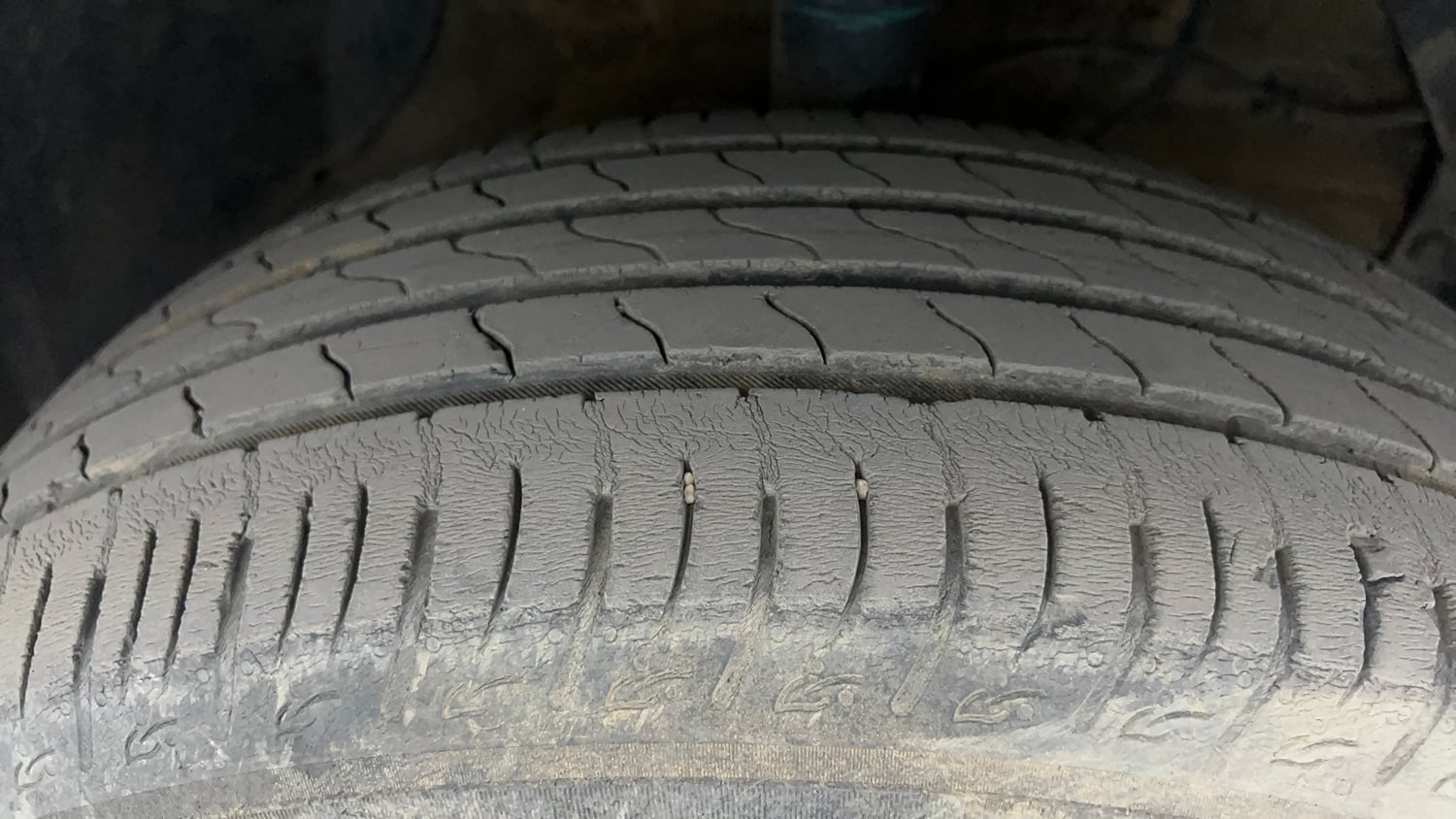 Used 2023 Maruti Suzuki Brezza Zxi Plus Dual Tone Petrol Manual tyres RIGHT FRONT TYRE TREAD VIEW