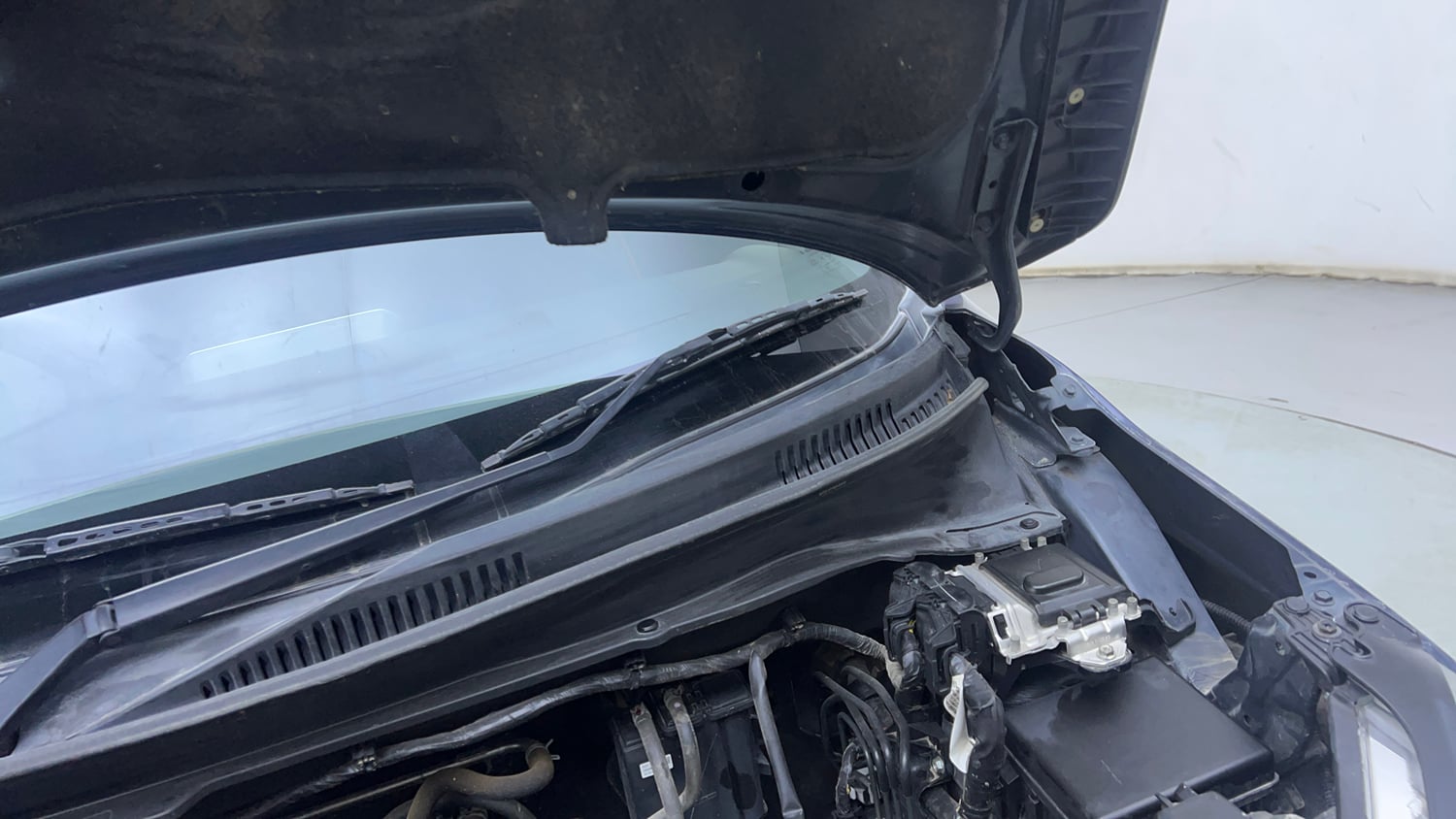 Used 2023 Maruti Suzuki Ignis Zeta 1.2 AMT Petrol Automatic engine ENGINE LEFT SIDE HINGE & APRON VIEW