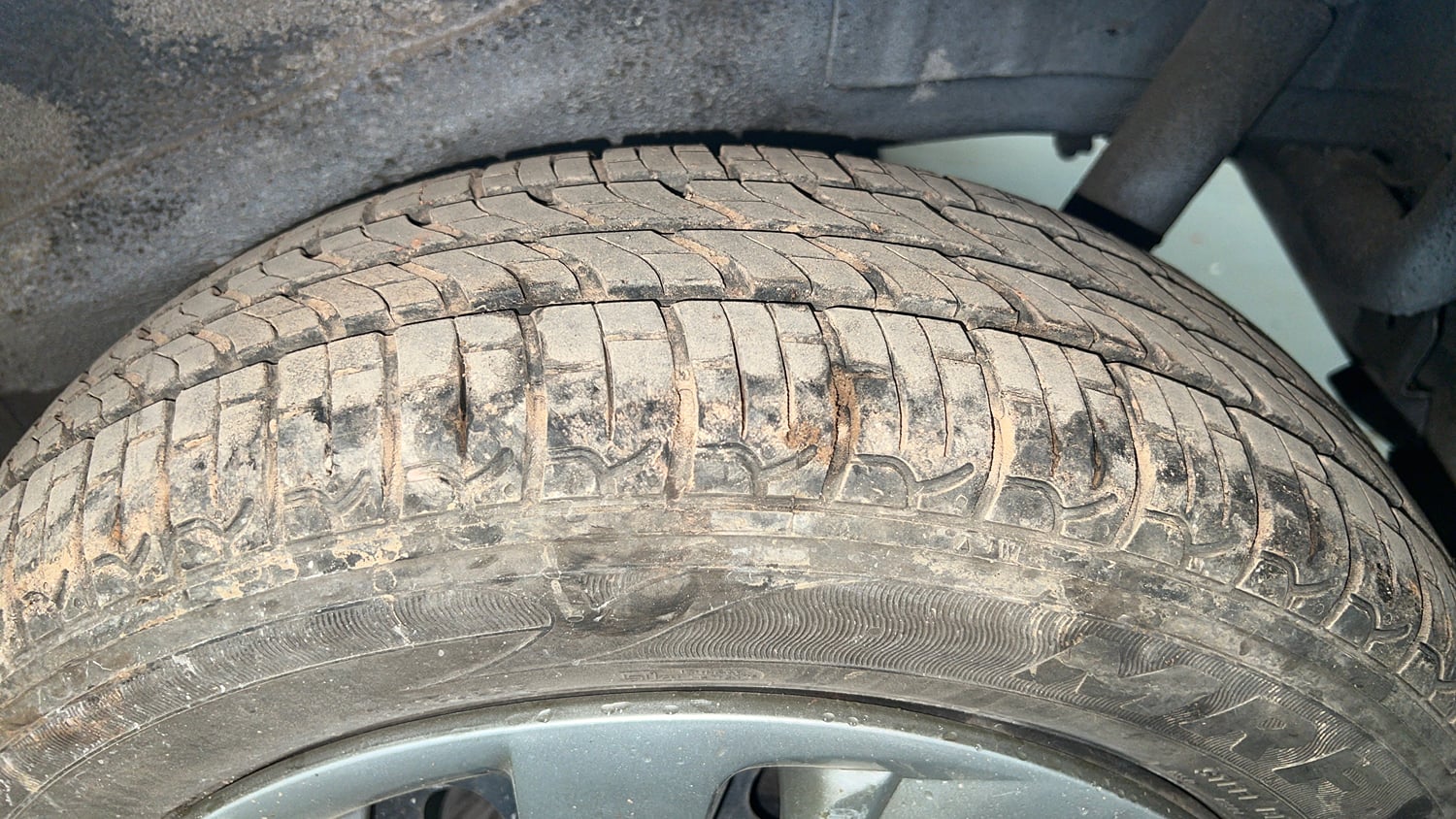 Used 2014 Maruti Suzuki Wagon R VXI Petrol Manual tyres LEFT REAR TYRE TREAD VIEW