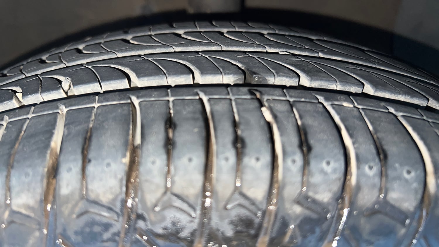 Used 2015 Hyundai Grand i10 Asta AT 1.2 Kappa VTVT Petrol Automatic tyres RIGHT FRONT TYRE TREAD VIEW