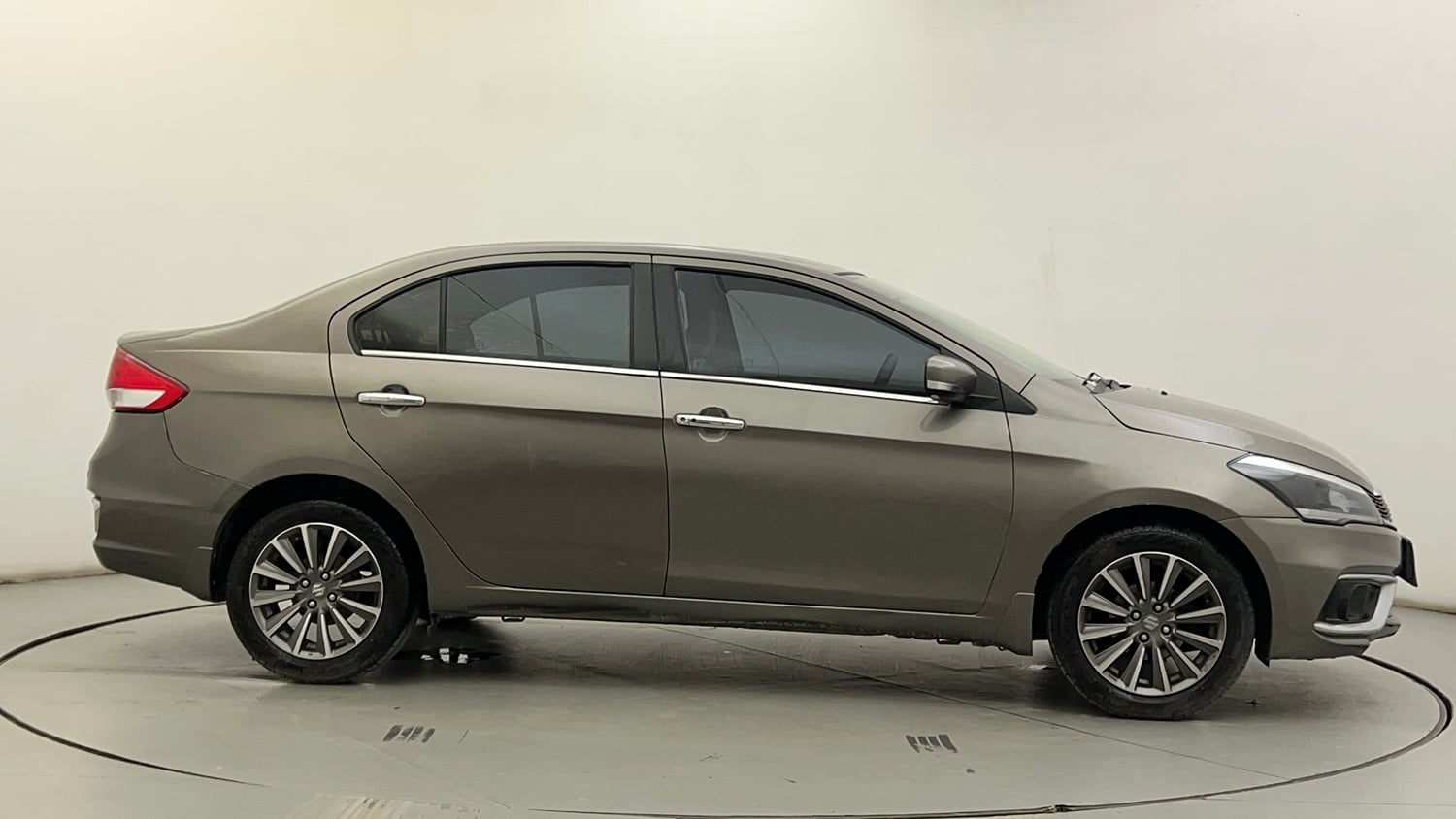 Used 2020 Maruti Suzuki Ciaz Alpha 1.5 AT Petrol Automatic exterior RIGHT SIDE VIEW