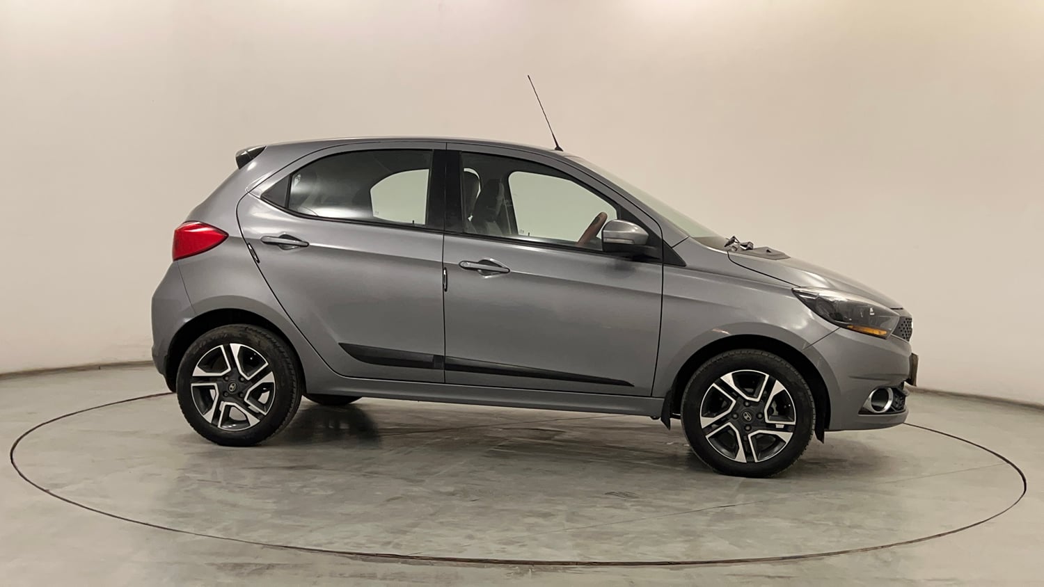 Used 2019 Tata Tiago Revotron XZ Plus Dual Tone Petrol Manual exterior RIGHT SIDE VIEW
