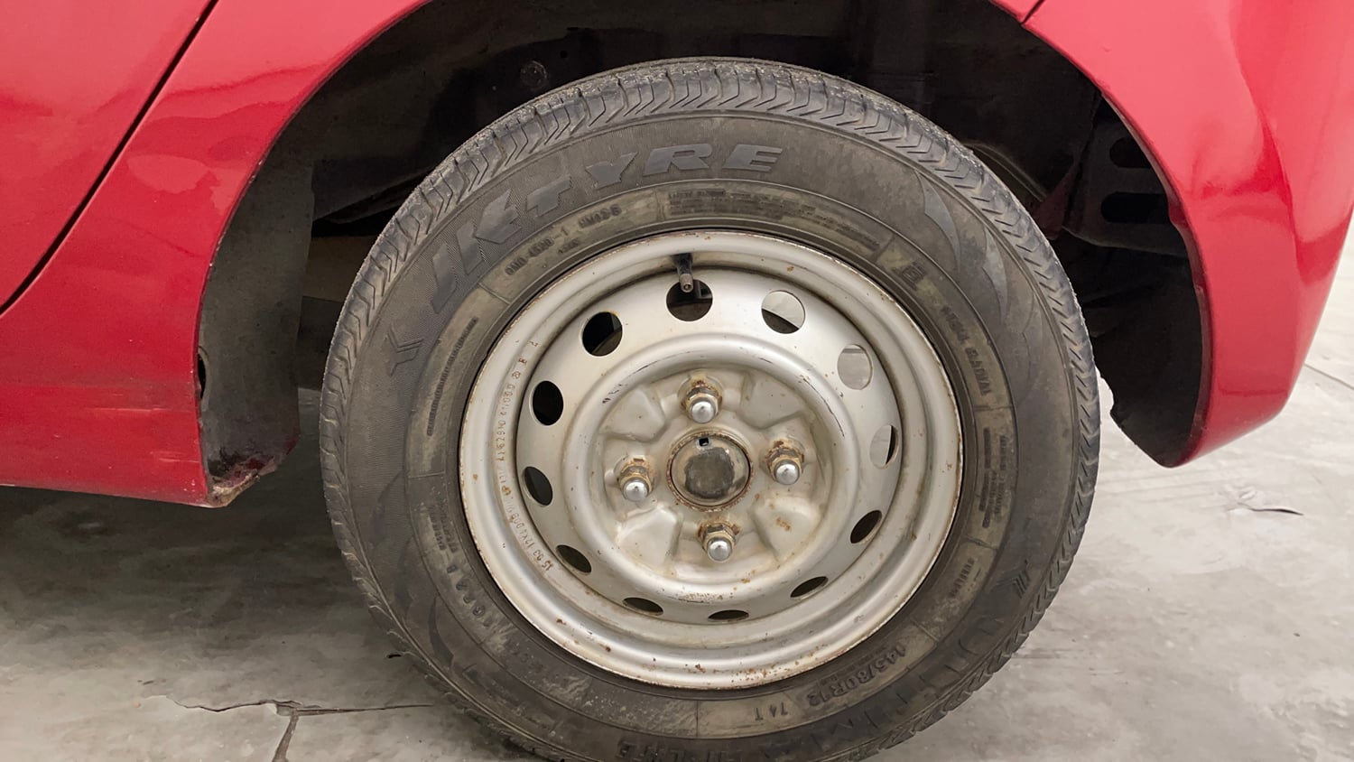 Used 2015 Hyundai Eon D-Lite + Petrol Manual tyres LEFT REAR TYRE RIM VIEW