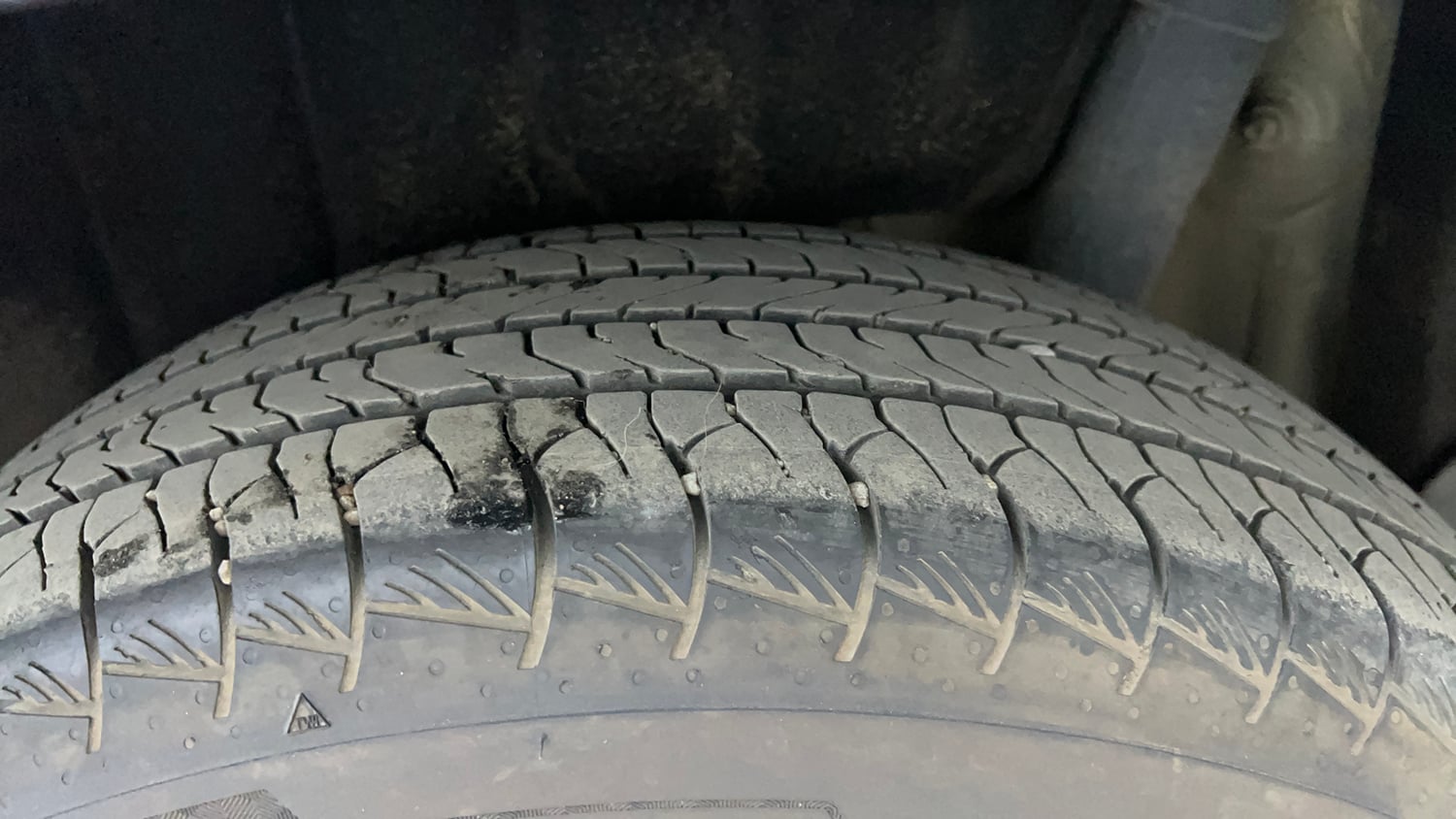 Used 2023 Toyota Innova Hycross VX Hybrid 7 STR Hybrid Automatic tyres LEFT REAR TYRE TREAD VIEW