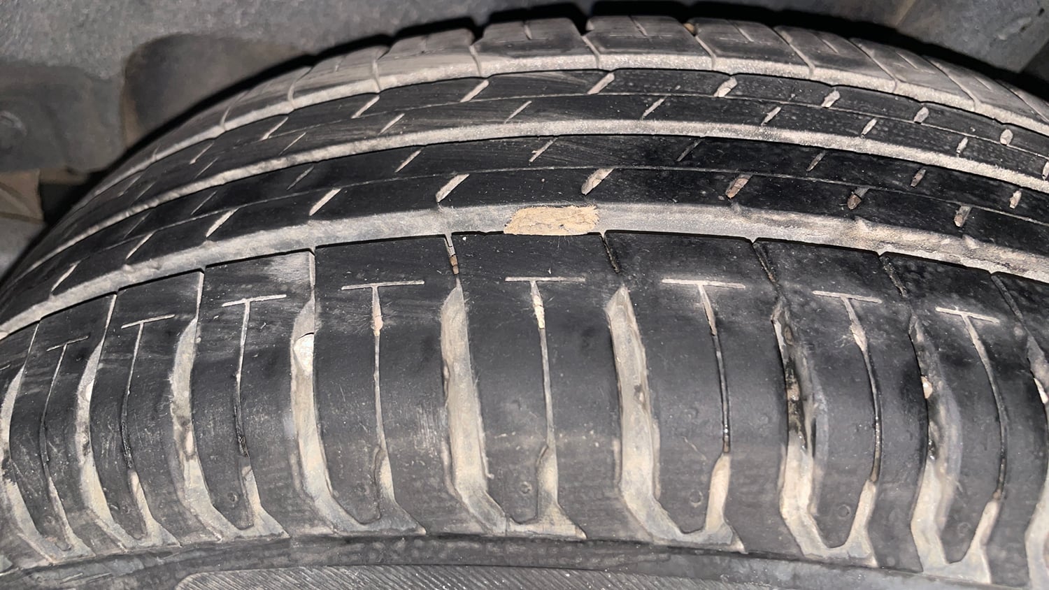 Used 2023 Maruti Suzuki Swift ZXi Petrol Manual tyres LEFT REAR TYRE TREAD VIEW