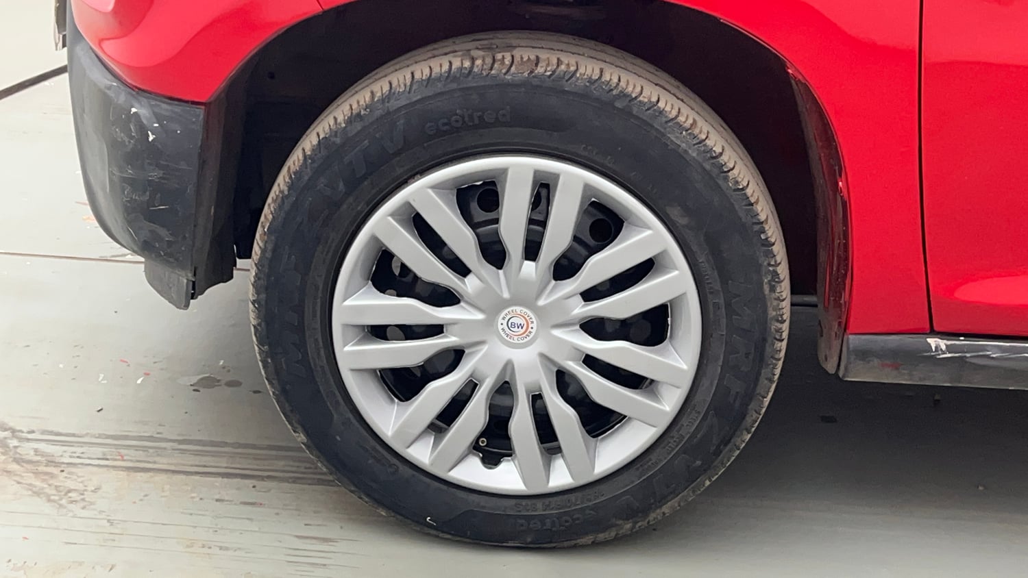 Used 2019 Maruti Suzuki S-Presso VXi Petrol Manual tyres LEFT FRONT TYRE RIM VIEW