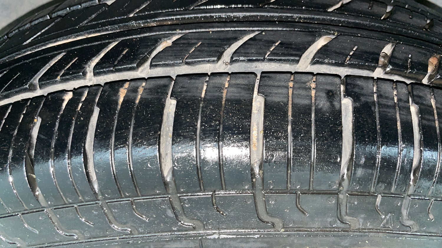 Used 2013 Maruti Suzuki Swift Dzire VXI Petrol Manual tyres LEFT REAR TYRE TREAD VIEW