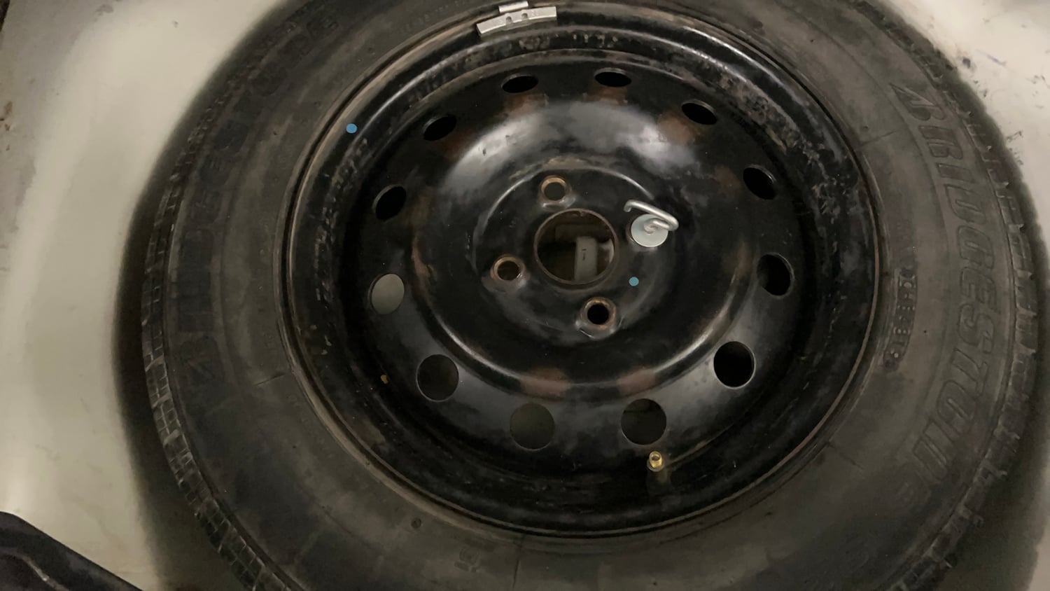 Used 2017 Maruti Suzuki Swift VXi Petrol Manual tyres SPARE TYRE VIEW