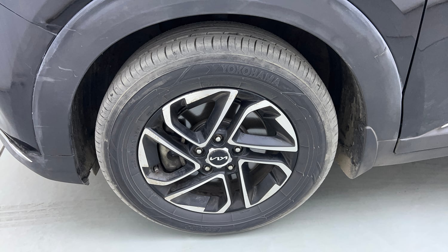 Used 2023 Kia Carens Prestige Plus 1.5 Diesel MT 7 STR Diesel Manual tyres LEFT FRONT TYRE RIM VIEW