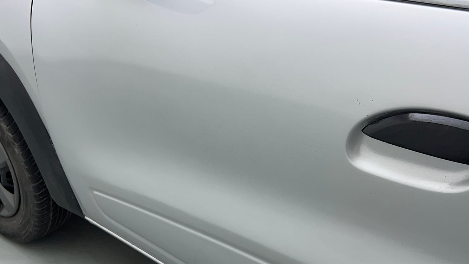 Used 2017 Renault Kwid 1.0 RXT AMT Petrol Automatic dents MINOR SCRATCH