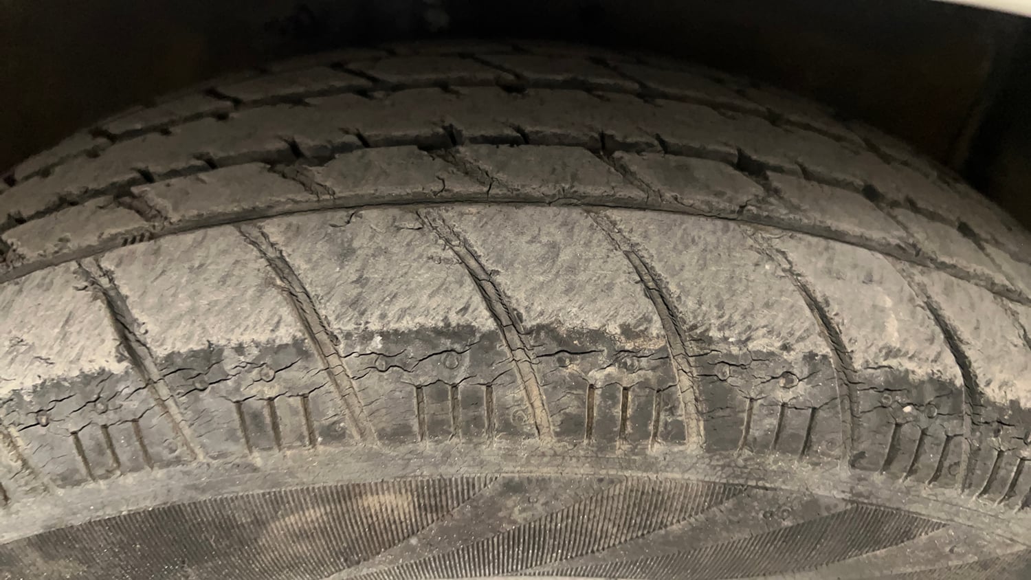 Used 2015 Maruti Suzuki Celerio VXi AMT Petrol Automatic tyres RIGHT FRONT TYRE TREAD VIEW