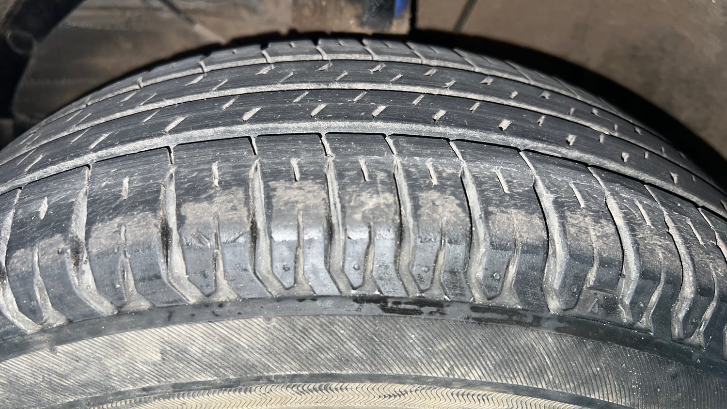 Used 2021 Maruti Suzuki XL6 Zeta MT Petrol Petrol Manual tyres LEFT FRONT TYRE TREAD VIEW