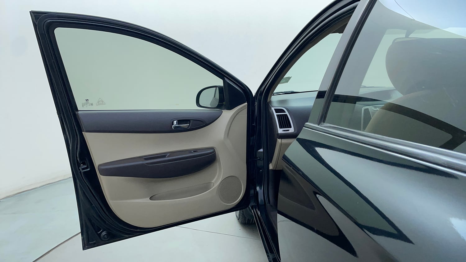 Used 2012 Hyundai i20 Sportz 1.2 BS-IV Petrol Manual interior LEFT FRONT DOOR OPEN VIEW