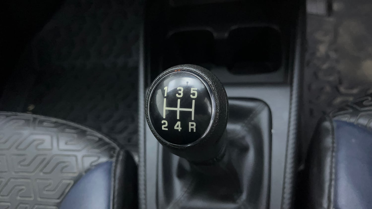 Used 2022 Maruti Suzuki Baleno Delta MT Petrol Manual interior GEAR  KNOB VIEW