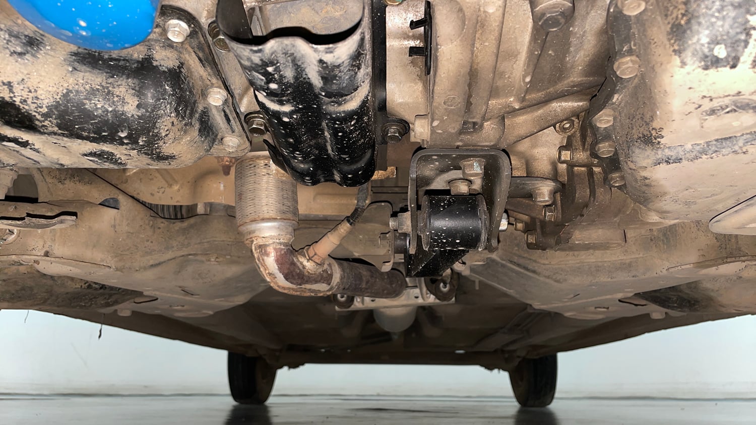 Used 2013 Hyundai i10 Sportz 1.2 AT Kappa2 Petrol Automatic extra FRONT LEFT UNDERBODY VIEW