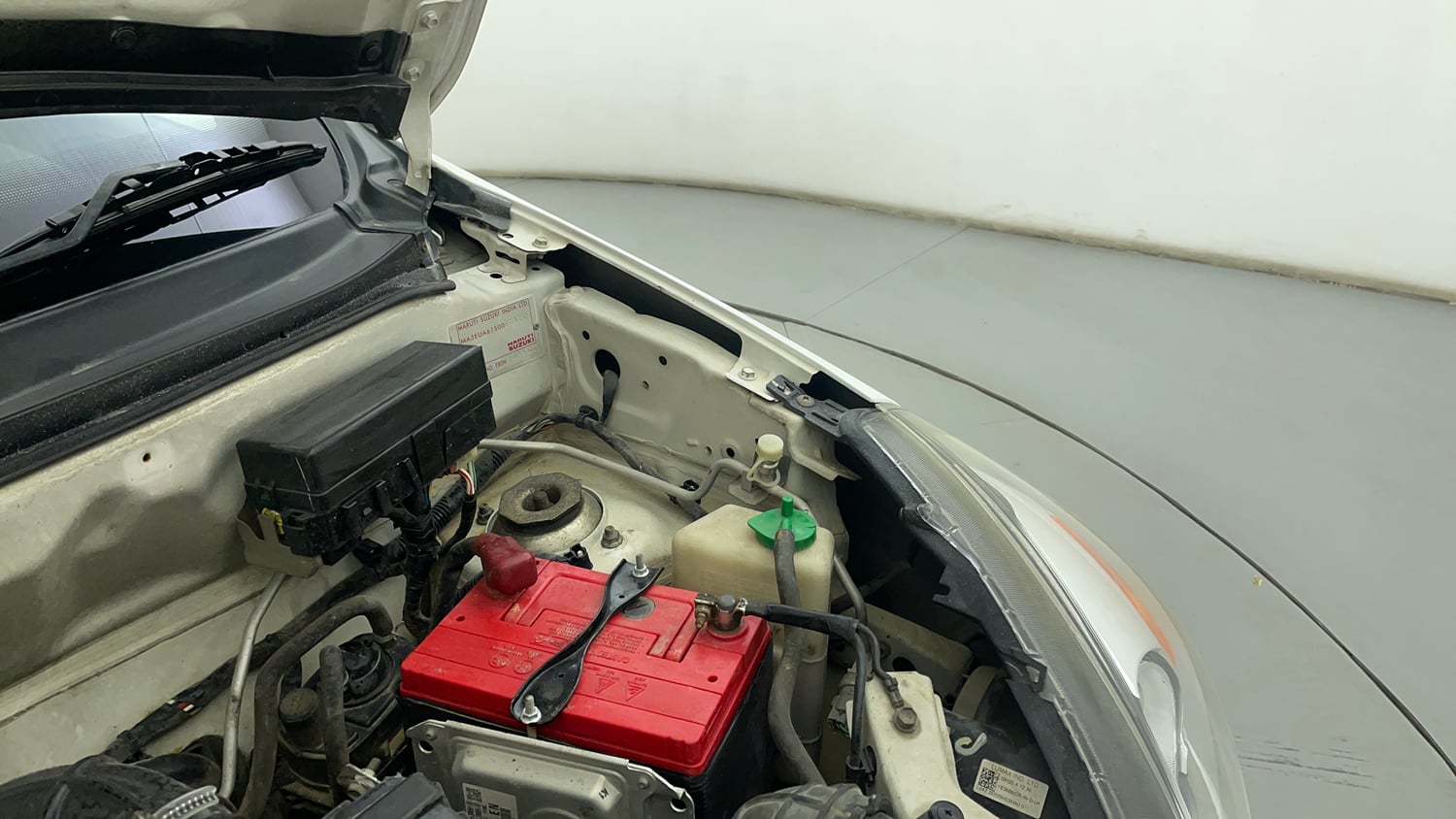 Used 2020 Maruti Suzuki Alto 800 VXi Petrol Manual engine ENGINE LEFT SIDE HINGE & APRON VIEW