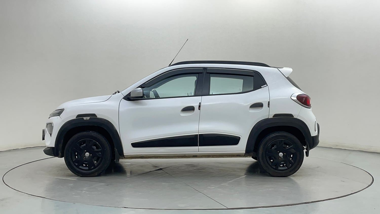 Used 2022 Renault Kwid RXT 1.0 AMT (O) Petrol Automatic exterior LEFT SIDE VIEW