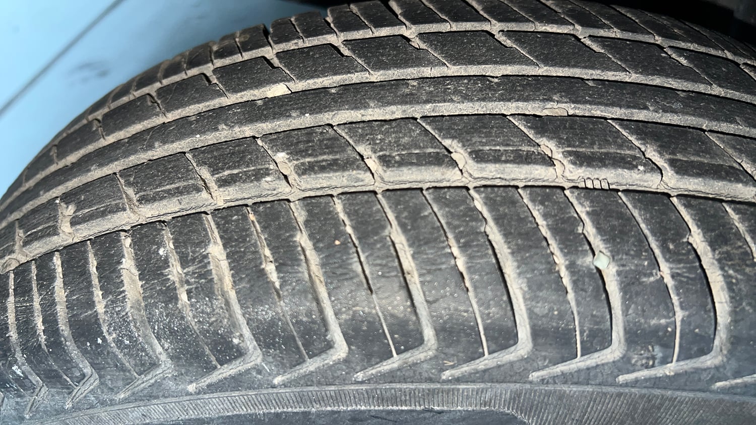 Used 2017 Renault Kwid 1.0 RXT AMT Petrol Automatic tyres RIGHT REAR TYRE TREAD VIEW