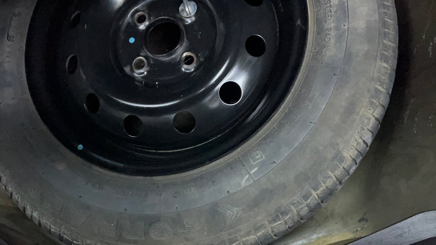Used 2015 Maruti Suzuki Swift VDi Diesel Manual tyres SPARE TYRE VIEW