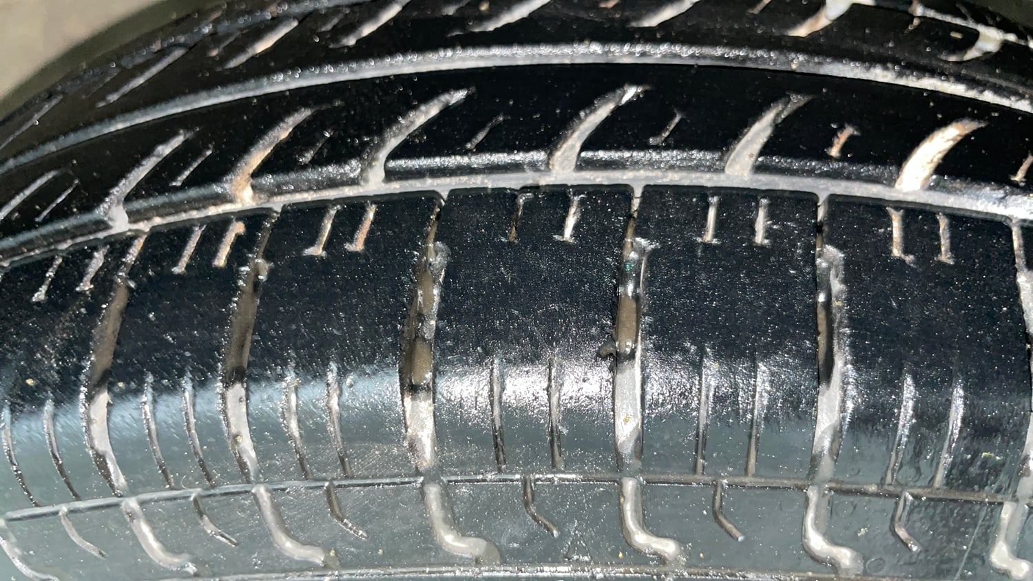 Used 2013 Maruti Suzuki Swift Dzire VXI Petrol Manual tyres RIGHT FRONT TYRE TREAD VIEW