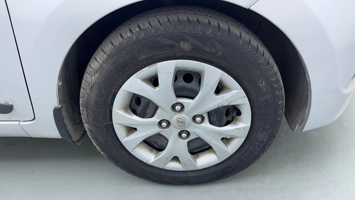 Used 2016 Hyundai Grand i10 Sportz 1.2 Kappa VTVT Petrol Manual tyres RIGHT FRONT TYRE RIM VIEW