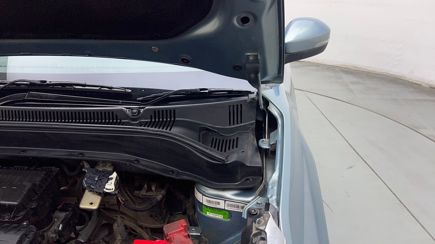 Used 2022 Tata Punch Accomplished MT Petrol Manual engine ENGINE LEFT SIDE HINGE & APRON VIEW