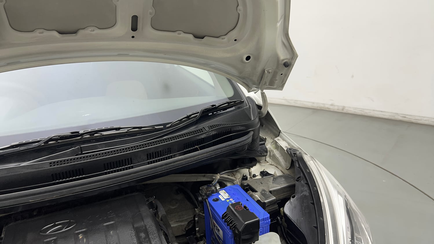 Used 2018 Hyundai Grand i10 Magna 1.2 Kappa VTVT Petrol Manual engine ENGINE LEFT SIDE HINGE & APRON VIEW