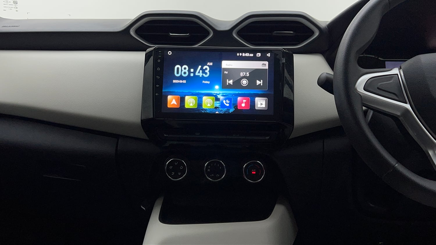 Used 2023 Nissan Magnite XE AMT Petrol Automatic interior MUSIC SYSTEM & AC CONTROL VIEW