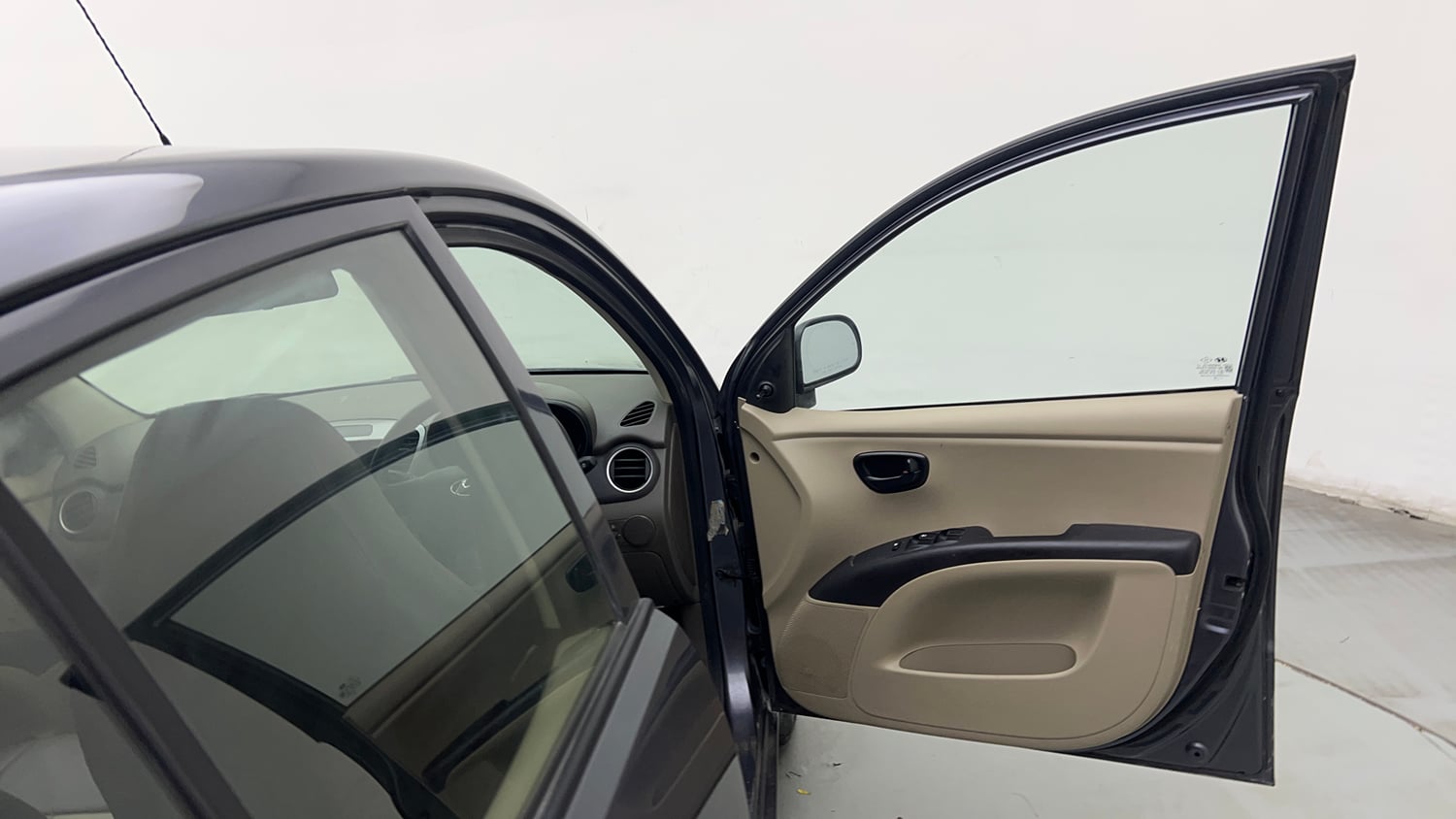Used 2014 Hyundai i10 Magna 1.1 iRDE2 Petrol Manual interior RIGHT FRONT DOOR OPEN VIEW