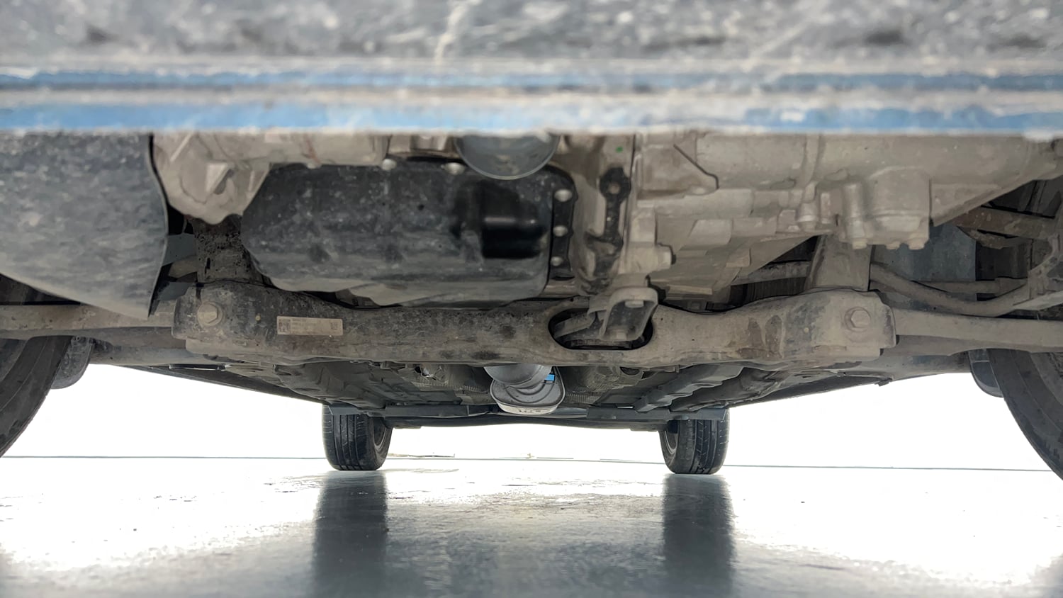 Used 2023 Skoda Slavia Style 1.0L TSI MT Petrol Manual extra FRONT LEFT UNDERBODY VIEW